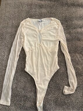 Princess Polly Cream Long-Sleeve Keyhole Bodysuit